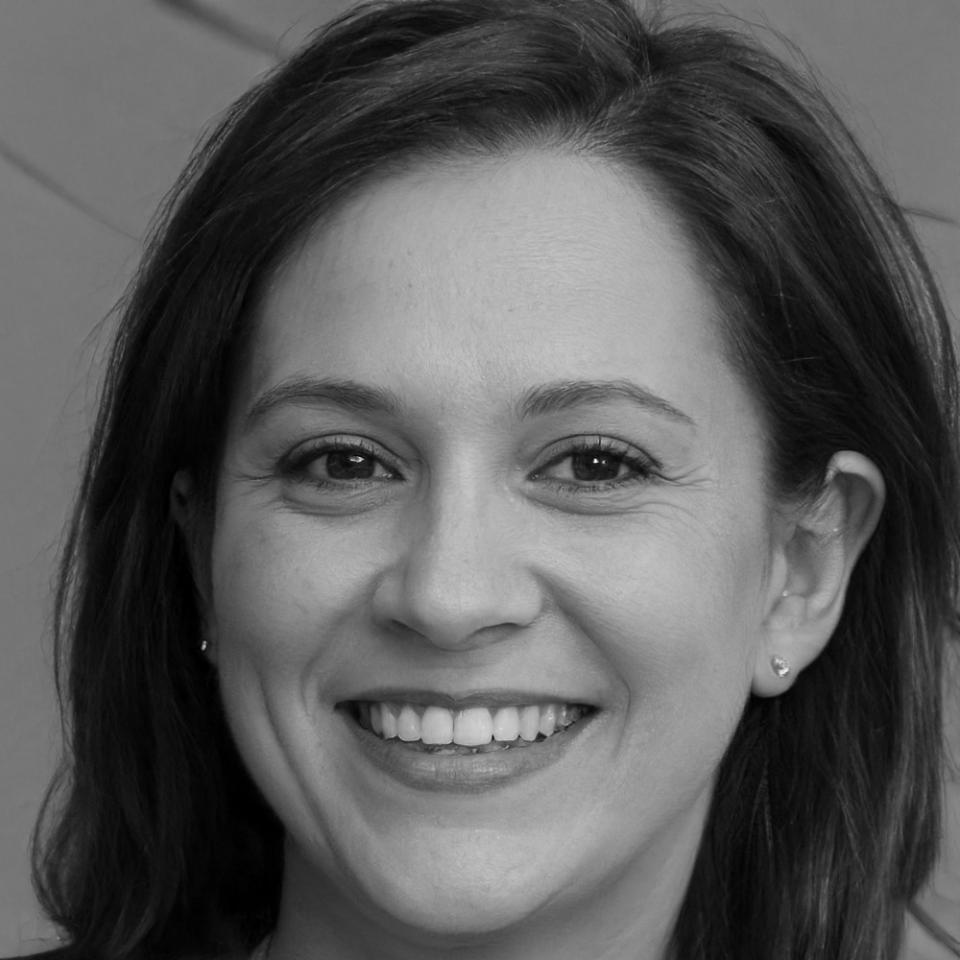 Esperanza Villareal, Directora de Estrategias Comerciales